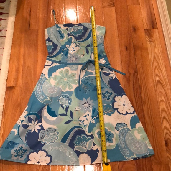 3/$25 New York and company size 6 dress - Picture 4 of 7